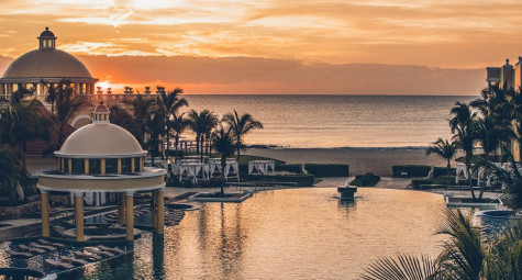 Cyber Exclusive Sale  Ưu Đãi Toàn Cầu Cho Mọi Kỳ Nghỉ Tại IHG Hotels & Resorts